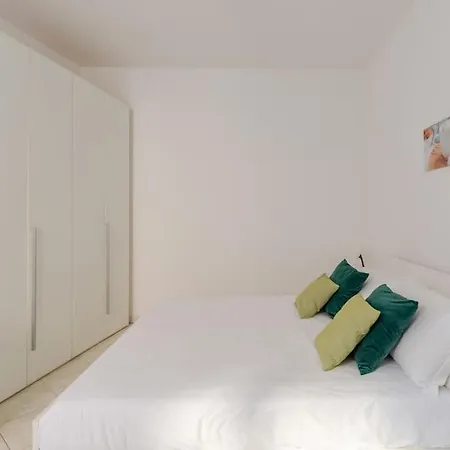 Casa Regina 2, Nel Centro Storico Di Alba! Lägenhet