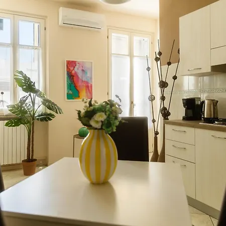 Apartment Casa Regina 2, Nel Centro Storico Di Alba!